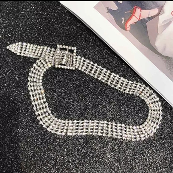 🎀Rhinestone Buckle Choker Necklace - Picture 3 of 8